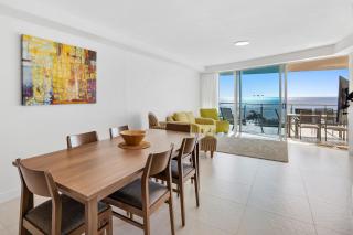 Sirocco 404 luxurious 3 bedroom unit, ocean front - Mooloolaba - 9