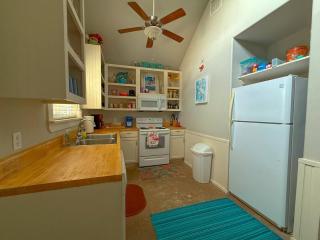 Pink Flamingo Bungalow - Rockport - 3