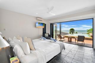 Belle Escapes Trinity Blue Oceanview Home - Trinity Beach - 1