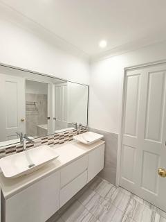 Comfortable Queen Room in Baulkham Hills - BH2 - Baulkham Hills - 3