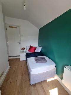 Amazing 4 bed house in Kingston - 1