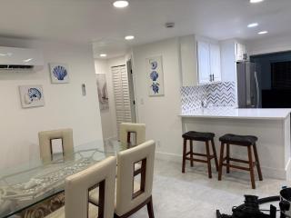 Renovated Heated Pool Lake House - 1