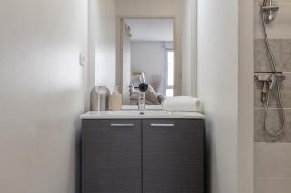 Bright cocoon between sea & airport all comforts - 2