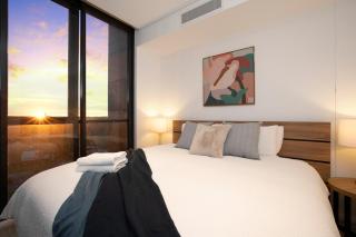 Top Ryde Resort Style Living - Heated Pool - King Bed - Walk To the Mall - Free Parking - Fast Wifi - Barmedman - 3