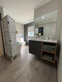 Cosy farmstay, Pet friendly, Alpacas,Scenic - - 3