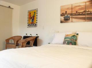 The Havana Nights Guesthouse - Private Stay with Free Parking in the Heart of Miami - 8