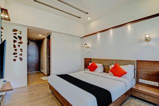 Hotel O The Grand Imperial Restaurant & Hotel - Morbi - 1