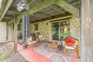 Hill Country Getaway Near San Marcos River home - 6