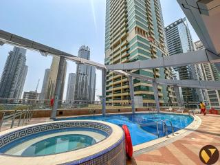 VOGUE Stylish Two Bedroom Apartment with Balcony and Stunning Views, Walkable few steps to DMCC Metro, 30th Floor, Global Lake View, Jumeirah Lake Towers - 9