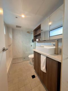 Warm Cozy Gabba apartment close to PA & CBD - 8