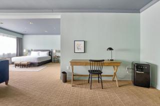 The Harbor Front Inn - 3