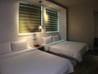 East Dragon Hotel - 9
