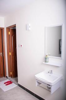 King's Sapphire Apartments - 8