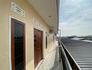 RedDoorz near Terminal Baru Pasuruan - - 6