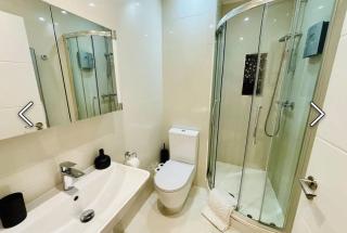 Modern 3BR Apt, 5BD, Central Bristol, Free WiFi, Parking - 6