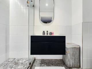 Stylish Sea Point Studio - 9