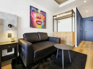 Stylish Sea Point Studio - 5