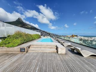 Stylish Sea Point Studio - 4