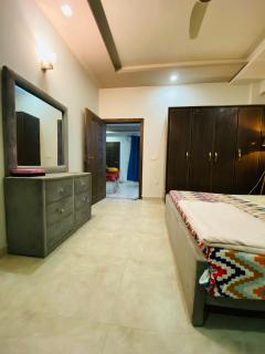 Family Pearly Gates E-11 2BHK - Islamabad - 3