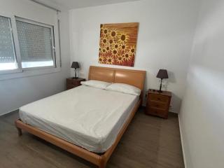 Apartamento Port 3 en Llançà con Terraza, 3 Habitaciones, Wi-Fi y Mascotas Permitidas - ES-170-84 - Llança - 2