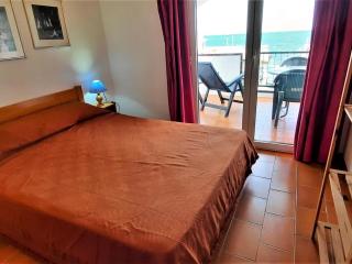 Apartamento Excelente en Primera Línea de Mar en Sant Carles, Llançà - ES-170-73 - 1