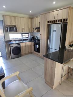 Private luxury 3 Bedroom Home - Gqeberha - 4
