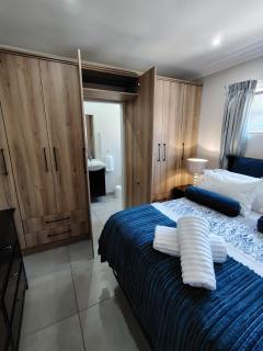 Private luxury 3 Bedroom Home - Gqeberha - 2