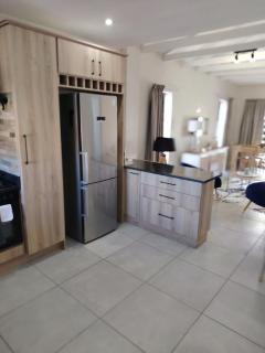 Private luxury 3 Bedroom Home - Gqeberha - 5