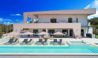 Celestial Luxury Villa Private Pool & Jaccuzi - 3