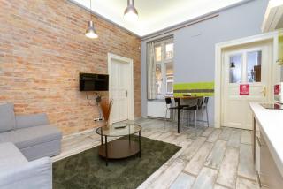 2BDR Danube Side Oasis In a Pedestrial Street by NW - 4