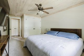 Cozy Lakeside Escape near Hot Springs - 2