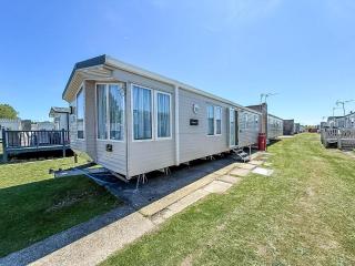 Homely 8 Berth Caravan Near To The Beach In Walton-On-The-Naze Ref 17157P - 2