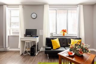 The Corner Flat Near Cafe - West Orange - 9