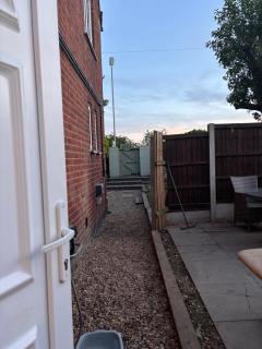 2 single rooms - - 7