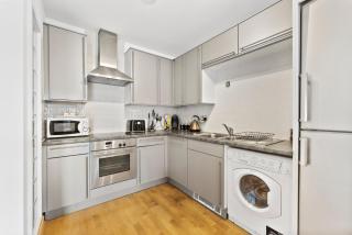 Stunning 2-Bed in Cardiff - Balcony - 7