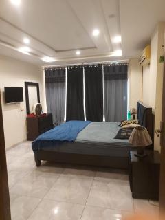 Stylish 1BR Apartment in Bahria Town Fully Furnished - 5