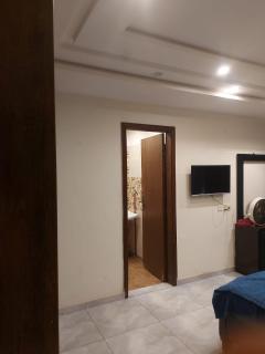 Stylish 1BR Apartment in Bahria Town Fully Furnished - 1