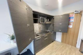 Students Only Premium 3 Studio Kirby Street Residence - 2