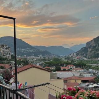 Modern Family Apartment in a Charmin Historic Neighborhood, Close to the Beach, Fast Internet! - 2