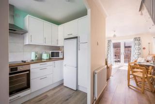 Sea Cloud - 2-bedroom House with Courtyard Garden - Poole - 6
