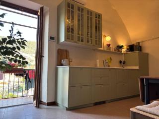 Modern Family Apartment in a Charmin Historic Neighborhood, Close to the Beach, Fast Internet! - 7