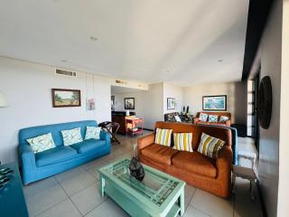 Accommodation Front - Superb Ocean View 6 sleeper in Point Waterfront - 2