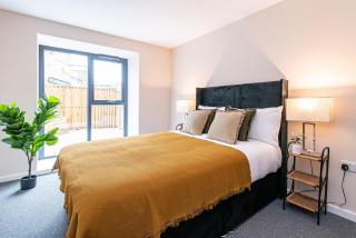 2 bedroom flat by Eccles Station with communal rooftop garden - 6