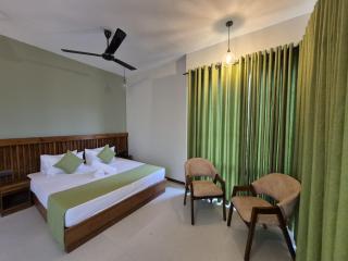 River Shades Hotel - 9