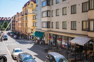 Fall for Helsinki With Elvis Vibes Free WiFi - 1