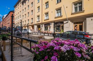 Fall for Helsinki With Elvis Vibes Free WiFi - 6