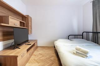 Sowińskiego Lakeside Calm Apartment by BookingHost - 7