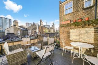 Central Hackney Abode - Balcony - 4