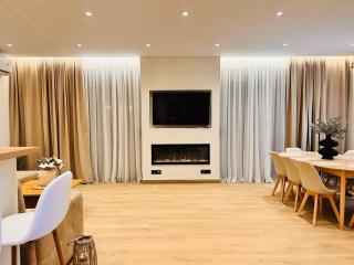 Cantouni Villa, Luxury 5BR Retreat with Pool & Jacuzzi Near Town by Villa Mana Gers - Zante - 7