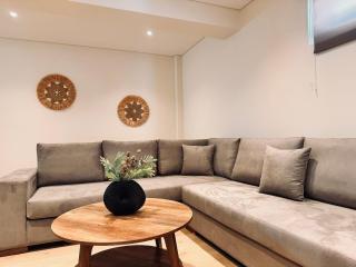 Cantouni Villa, Luxury 5BR Retreat with Pool & Jacuzzi Near Town by Villa Mana Gers - Zante - 5